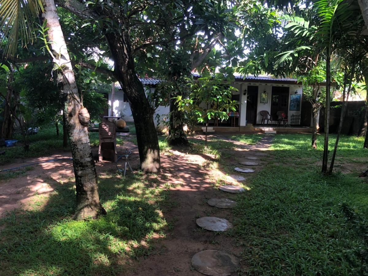Sylvester Villa Hostel Negombo Exterior foto